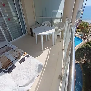 https://estudios-font-de-mar-a-30m-de-la-playa-calafont.top-hotels-tarragona.com